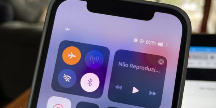 O que significa deixar o celular em modo avião, segundo a ciência