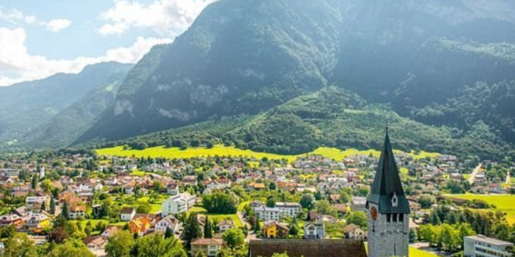 País sem língua oficial e com baixíssimo número de presos é um dos mais ricos do mundo