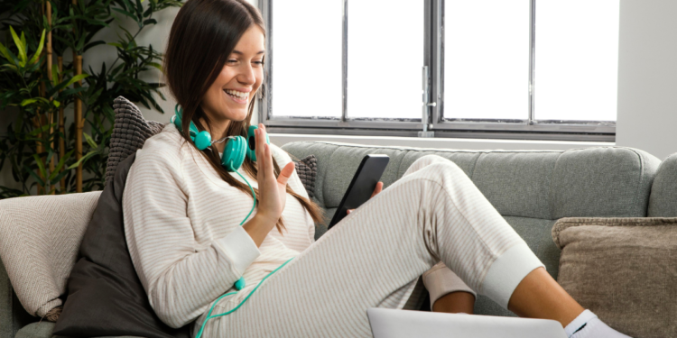 Pesquisa revela que ficar em casa não é preguiça e pode ser sinal de alta inteligência