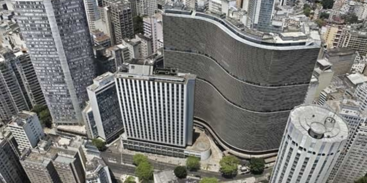 Prédio gigantesco em São Paulo voltará a ser uma agência bancária após anos desativado