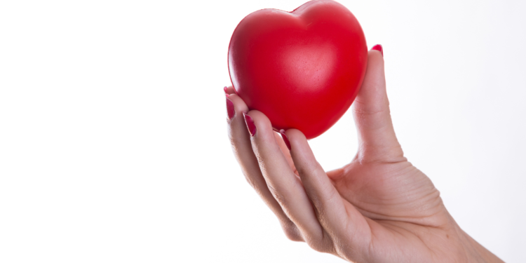 Quem tem problemas cardíacos não deveria tomar essa bebida, segundo os médicos