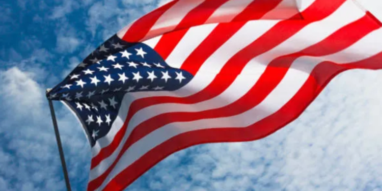 R$ 82.000: Brasileiros entram em choque ao descobrir nova taxa para viver nos EUA