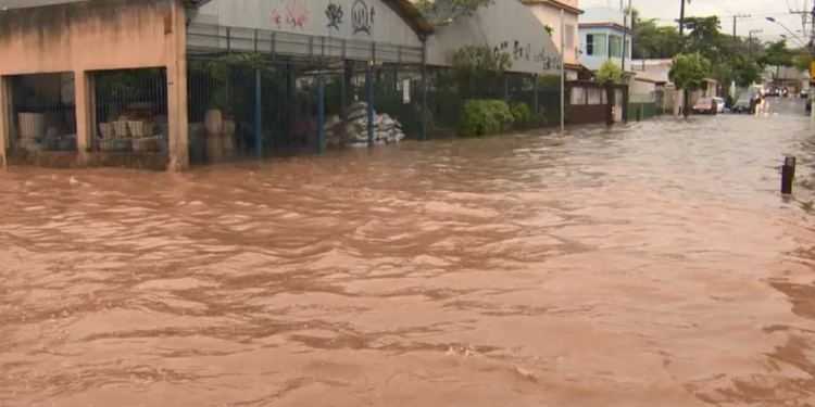 chuva e alagamento