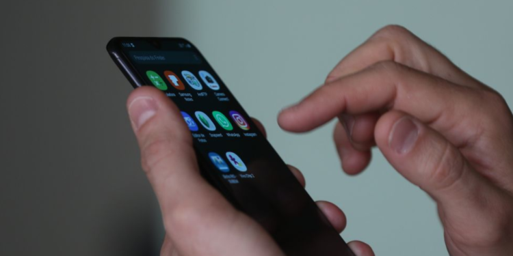 Veja como bloquear o seu celular em menos de 1 minuto usando seu CPF, caso seja roubado