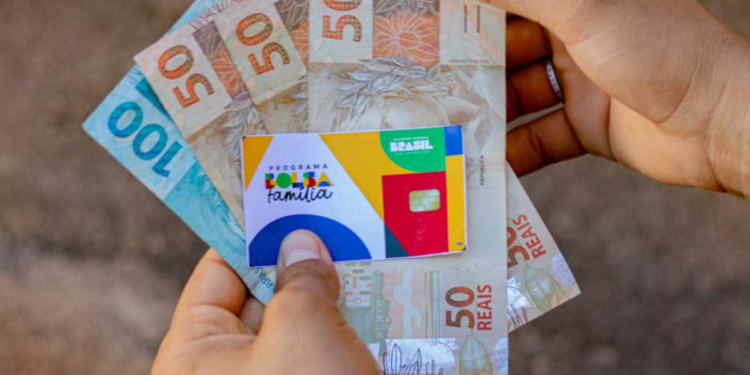 Veja como conseguir um acréscimo no valor do Bolsa Família de forma legal