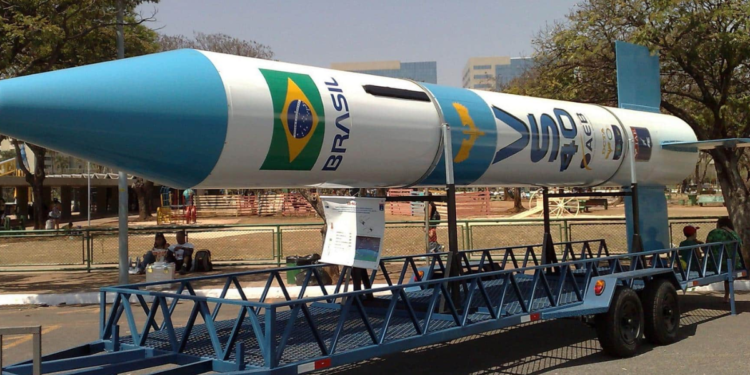 Você não vai acreditar no que o primeiro foguete brasileiro levará ao espaço
