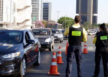 Como não pagar multas de trânsito e escapar dos pontos na carteira de forma legal, segundo especialistas