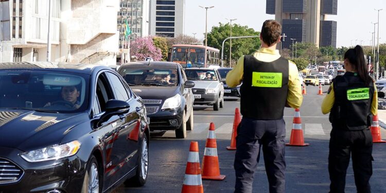 Como não pagar multas de trânsito e escapar dos pontos na carteira de forma legal, segundo especialistas
