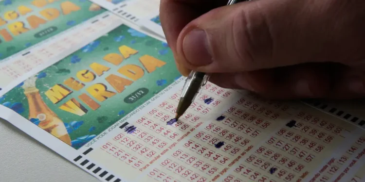 Grupo de amigos faz aposta de R$ 13 milhões na Mega da Virada