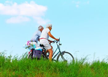 Especialistas afirmam: caminhadas são boas depois dos 60 anos, mas há um exercício ainda mais eficaz