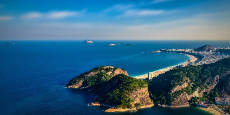 Estrada mais bonita do Brasil encanta turistas com áreas verdes e cachoeiras e já foi tema de música do Roberto Carlos