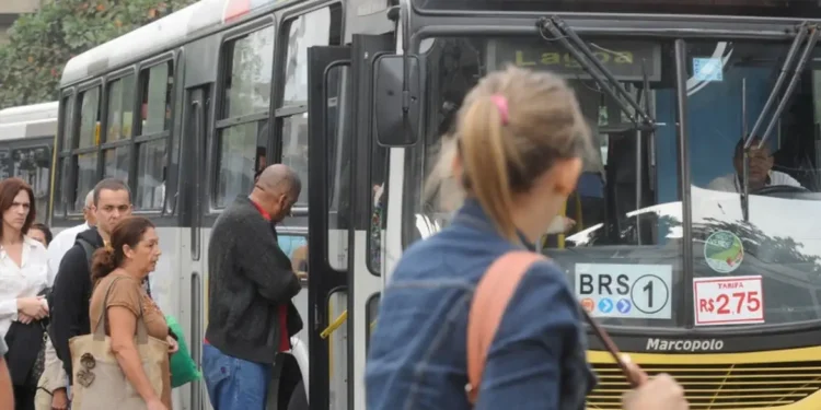 Paralisação no transporte público? Trabalhadores podem faltar ao emprego e a lei garante proteção