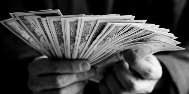 Na cadeia, Robinho recebe informação de que R$ 111 milhões estão chegando na família