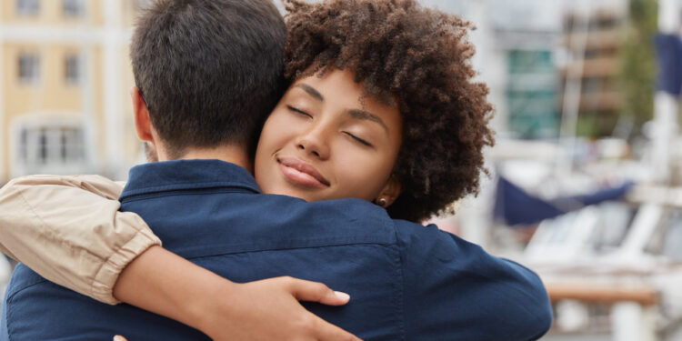 O que significa não gostar de toque físico, segundo a psicologia