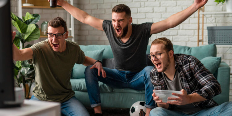 Fãs de futebol vão receber R$ 300 para denunciar sites piratas que transmitem jogos