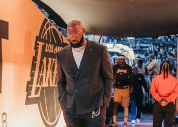 Após sentir novas dores no corpo, LeBron James comunica aos fãs da NBA que parou de vez