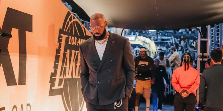 Após sentir novas dores no corpo, LeBron James comunica aos fãs da NBA que parou de vez