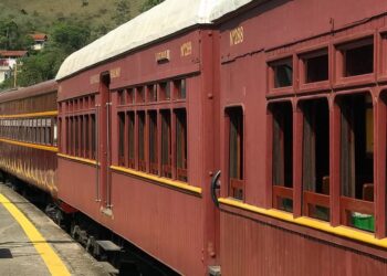 Passeio de trem histórico em São Paulo é uma verdadeira viagem no tempo para os anos 90