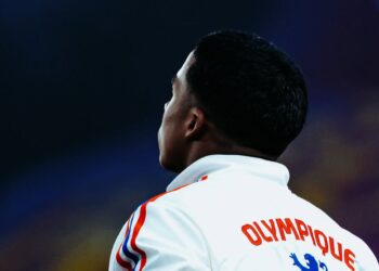 Atacante brasileiro vira rei na França e pode vestir a camisa 9 do Brasil na Copa do Mundo