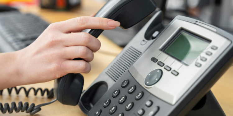 A partir de 01/02, Anatel altera cobrança para quem usa telefone para fazer chamadas