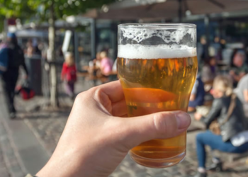 A regra que todo brasileiro precisa saber: beber cerveja na rua agora pode gerar multa de R$ 1.071,92