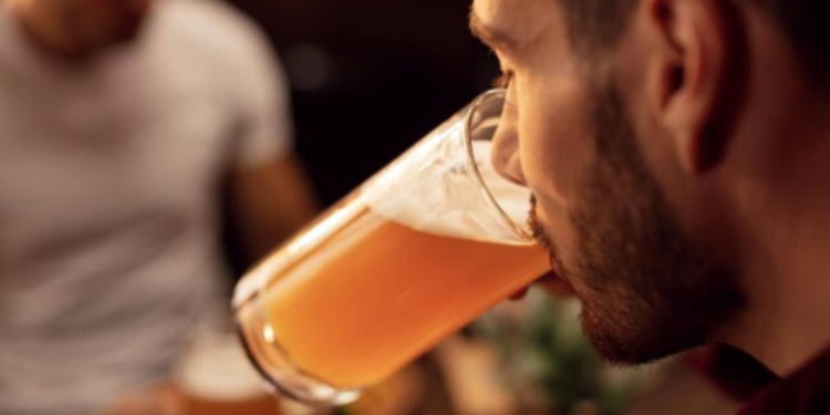 Bebida número 1 dos brasileiros é capaz de eliminar a gordura localizada do fígado