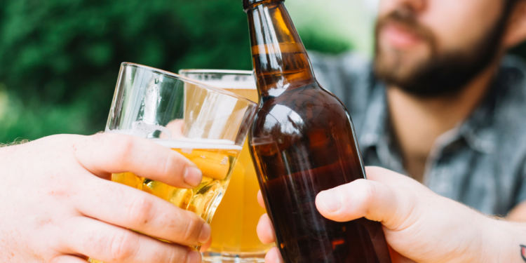 Bebidas alcoólicas não poderão mais ser vendidas após às 23h e milhares de brasileiros já foram avisados