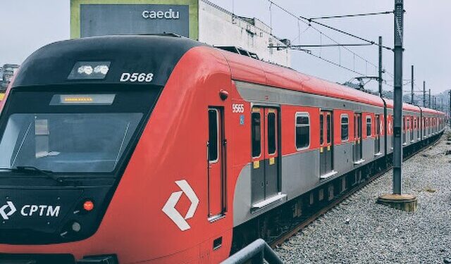 Serviço de trem foi paralisado em São Paulo após falha no sistema