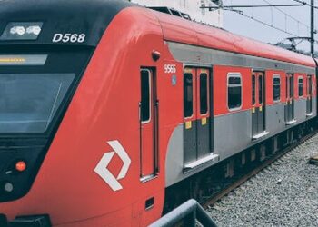 Serviço de trem foi paralisado em São Paulo após falha no sistema