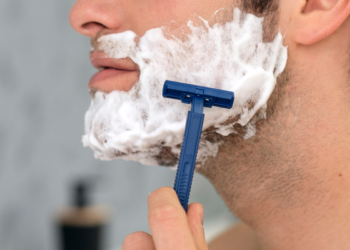 Cantor brasileiro recebeu R$ 2 milhões para raspar a barba e mudar o visual durante o Carnaval