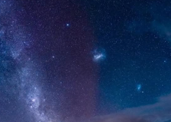 Fenômeno raro: aurora roxa aparece no céu em cidade no Sul do Brasil