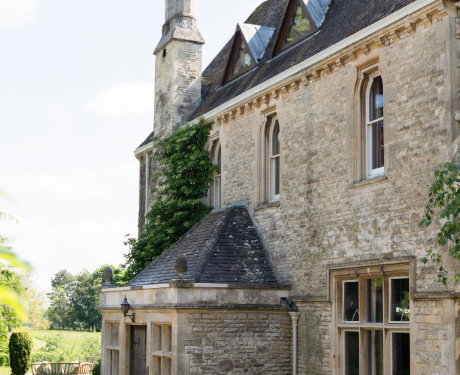 Cantor que marcou geração no Brasil adquire mansão de 1.179 m² avaliada em R$ 30 milhões