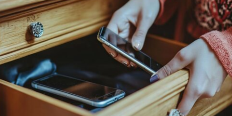 Celulares antigos que as pessoas esquecem de descartar podem valer até R$ 18 mil