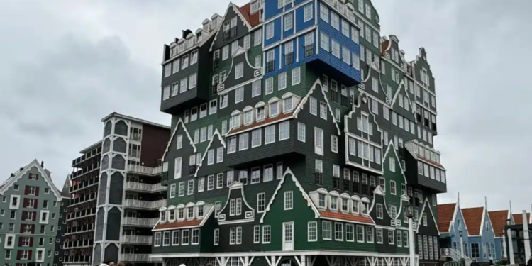 Cidade colorida parece cenário de LEGO e já foi abrigo de um dos maiores imperadores da história