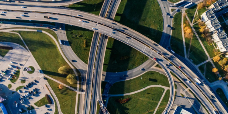 Construíram novas rodovias na América Latina e agora as viagens são quase duas vezes mais rápidas