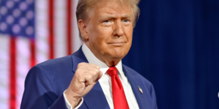 Donald Trump anuncia troca no comando e diz que novo nome para a presidência será anunciado em breve