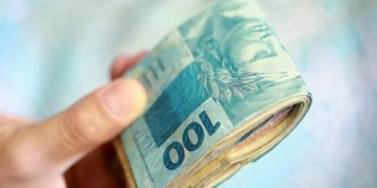 Em 2026, benefício tem novo valor definido de R$ 1.621 e começa a ser pago já em 26/01