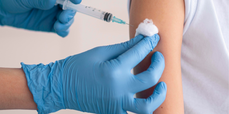 Estudo indica que vacina contra Covid‑19 pode gerar outros efeitos em crianças