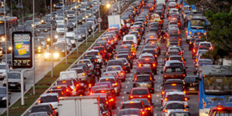 Estudo revela quais são os piores países para dirigir: posição do Brasil vai te assustar