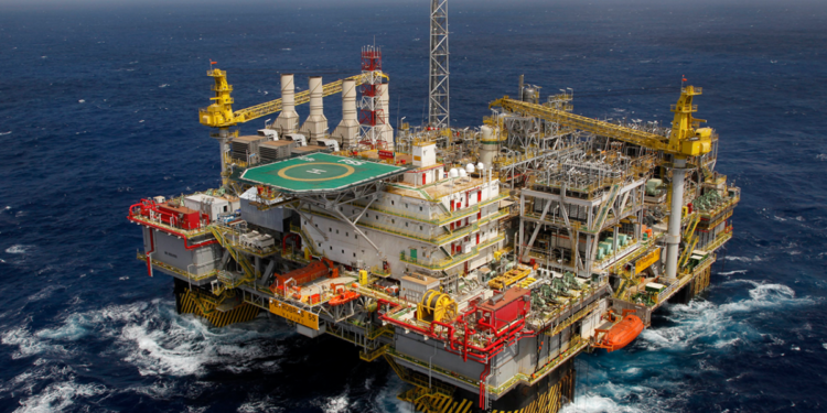 Governo decide construir 6 navios para explorar petróleo