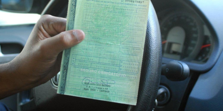 IPVA que custa R$ 7 mil no Brasil pode ser reduzido para R$ 350 em país vizinho