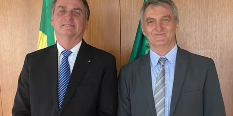 Irmão de Bolsonaro foi um dos vencedores da Mega da Virada, mas ainda não conseguiu resgatar o prêmio