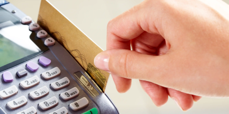 O que significa ser “viciado” em parcelar todas as compras no cartão, segundo a psicologia