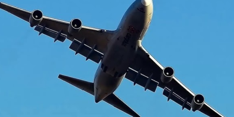 Viagem de avião mais perigosa do planeta acontece perto do Brasil