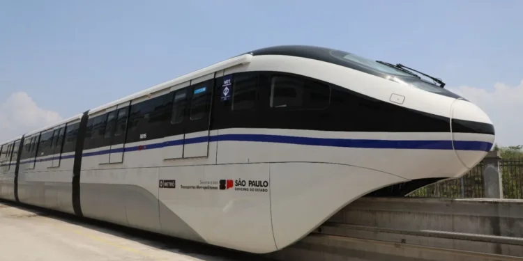 Trem da BYD realiza testes e vai conectar um dos aeroportos mais movimentados do Brasil