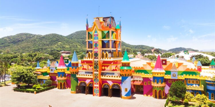 Brasil terá o parque de diversões do Bob Esponja e da Galinha Pintadinha