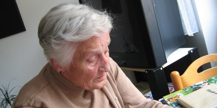 Quantas horas é preciso dormir exatamente para prevenir o Alzheimer, segundo a ciência