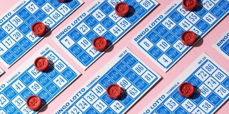 Brasileiros sumiram após vencer na Mega da Virada 2025