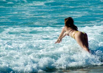 Caixa de som foi proibida na praia e quem descumprir vai tomar multa de R$ 2.405,00