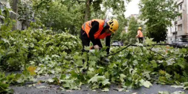 Brasileiros devem se preparar para catástrofe histórica com ventos de 100 km/h na manhã do 03/02